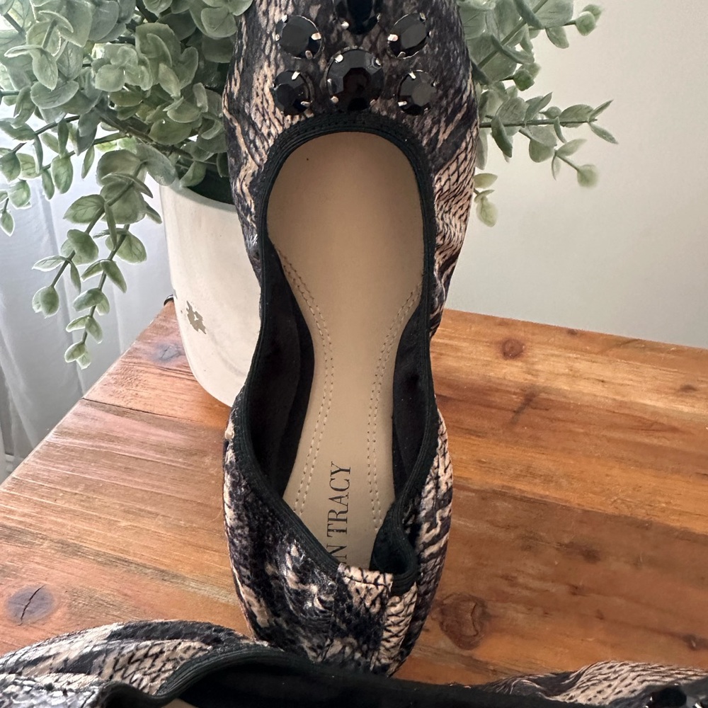 Ellen Tracy python flats - Picture 2 of 8